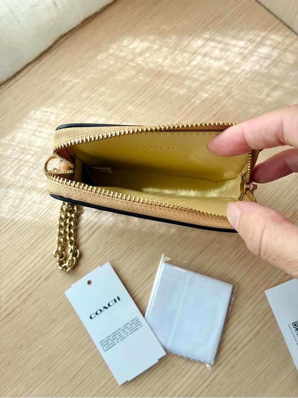 NWT🌼Coach Zip Card Case In Signature Leather With Charm Light Lemon Yellow CFI28